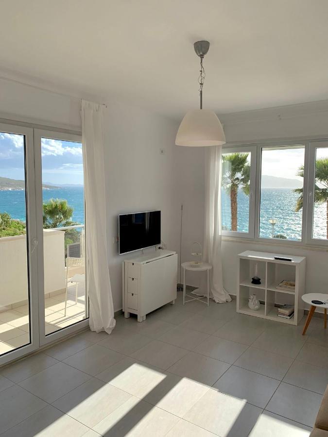 Loli Apartment Luxury White Residence ซารานเดอ ภายนอก รูปภาพ