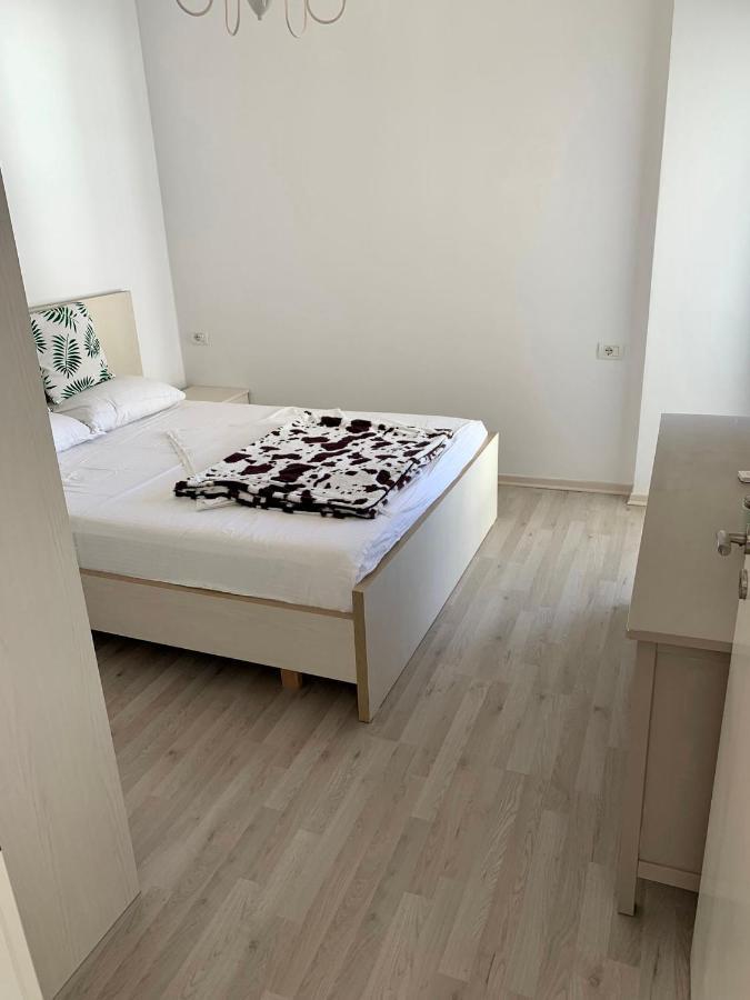 Loli Apartment Luxury White Residence ซารานเดอ ภายนอก รูปภาพ