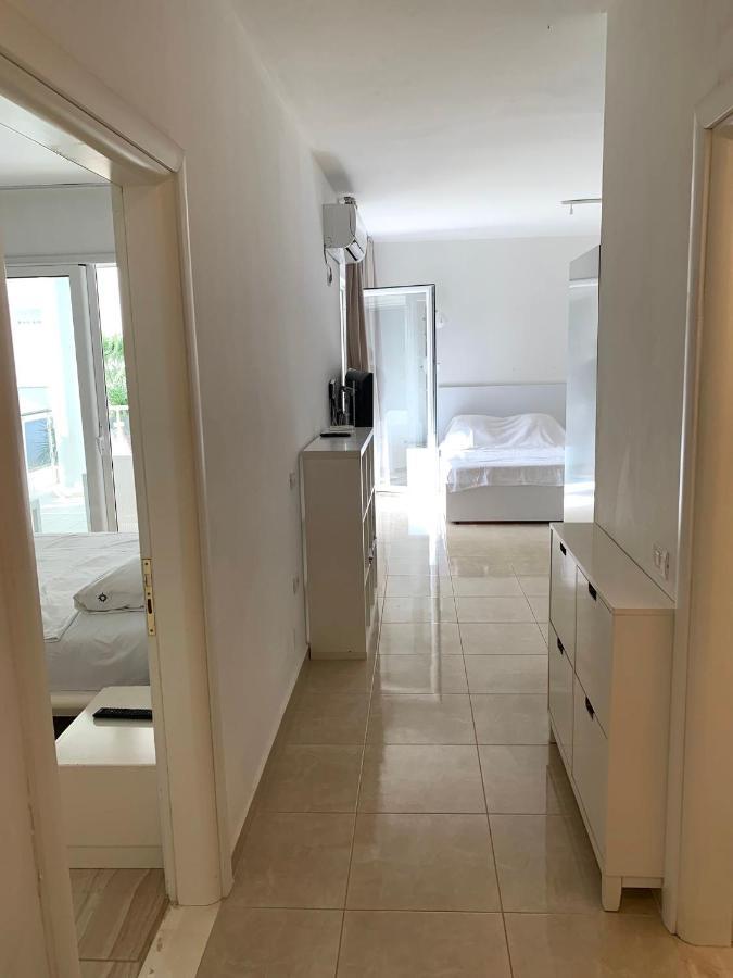 Loli Apartment Luxury White Residence ซารานเดอ ภายนอก รูปภาพ
