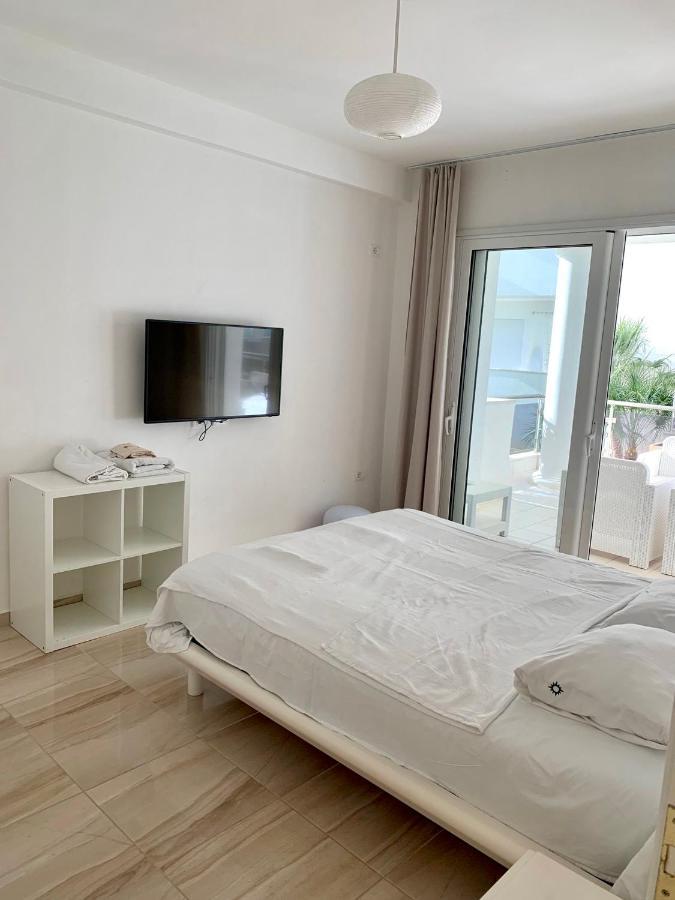 Loli Apartment Luxury White Residence ซารานเดอ ภายนอก รูปภาพ