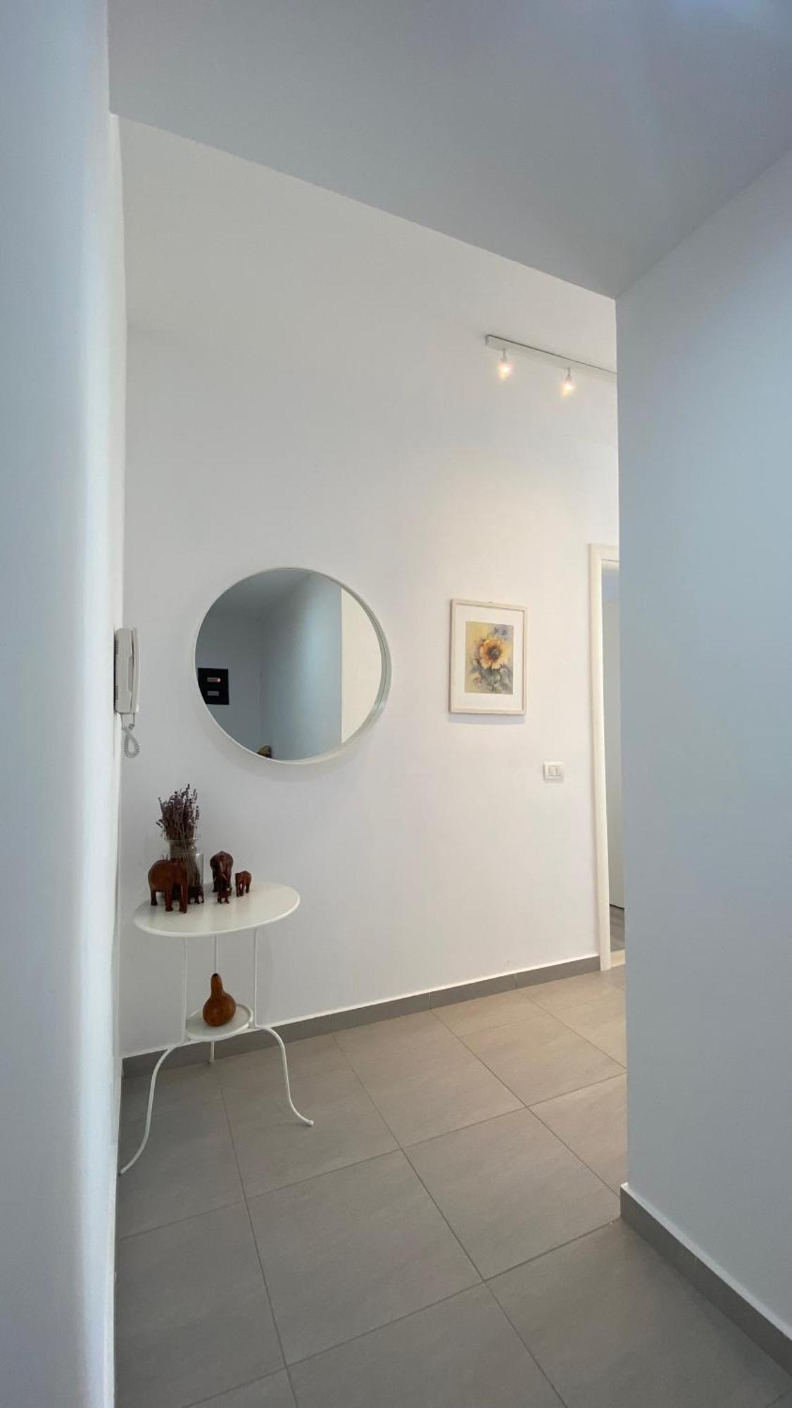 Loli Apartment Luxury White Residence ซารานเดอ ภายนอก รูปภาพ