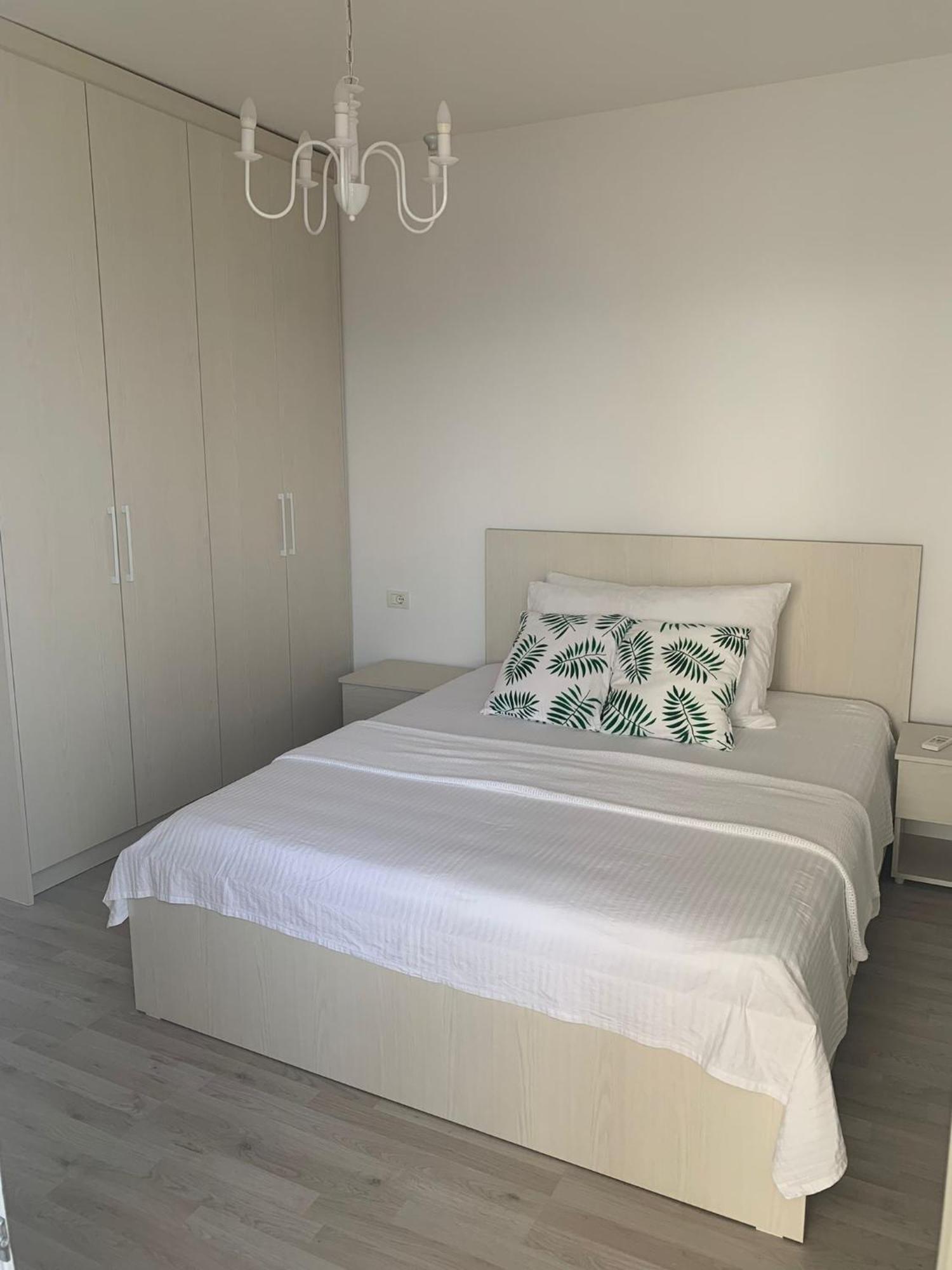 Loli Apartment Luxury White Residence ซารานเดอ ภายนอก รูปภาพ