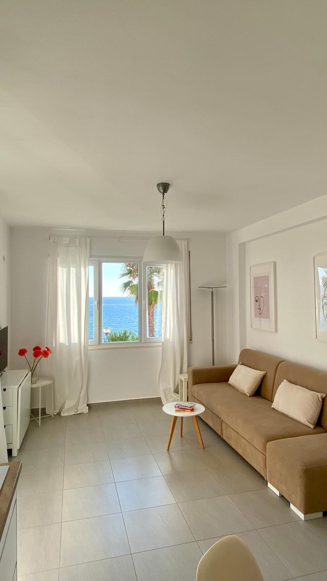 Loli Apartment Luxury White Residence ซารานเดอ ภายนอก รูปภาพ