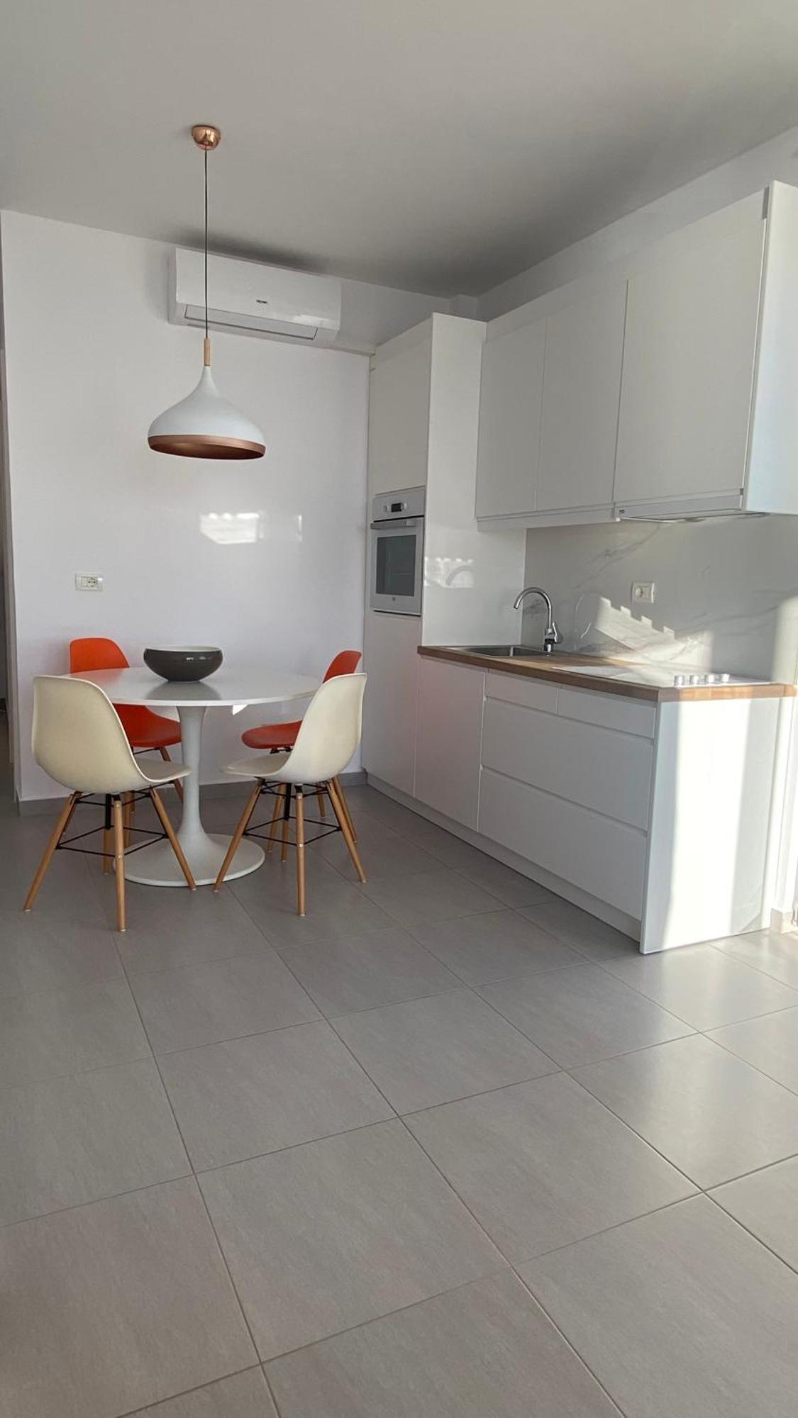 Loli Apartment Luxury White Residence ซารานเดอ ภายนอก รูปภาพ