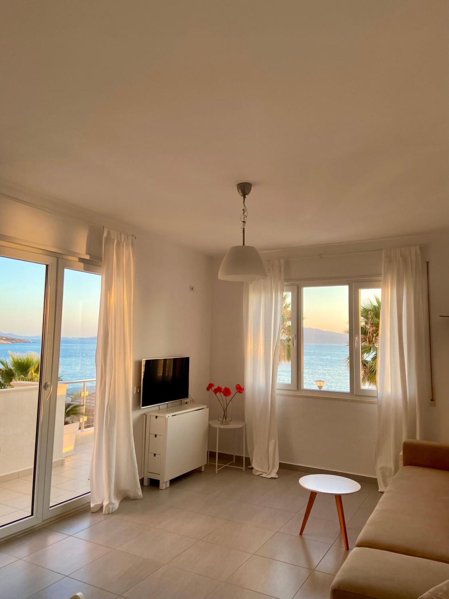 Loli Apartment Luxury White Residence ซารานเดอ ภายนอก รูปภาพ