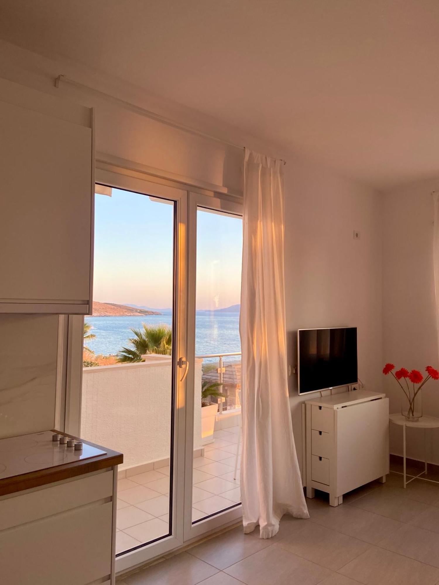 Loli Apartment Luxury White Residence ซารานเดอ ภายนอก รูปภาพ